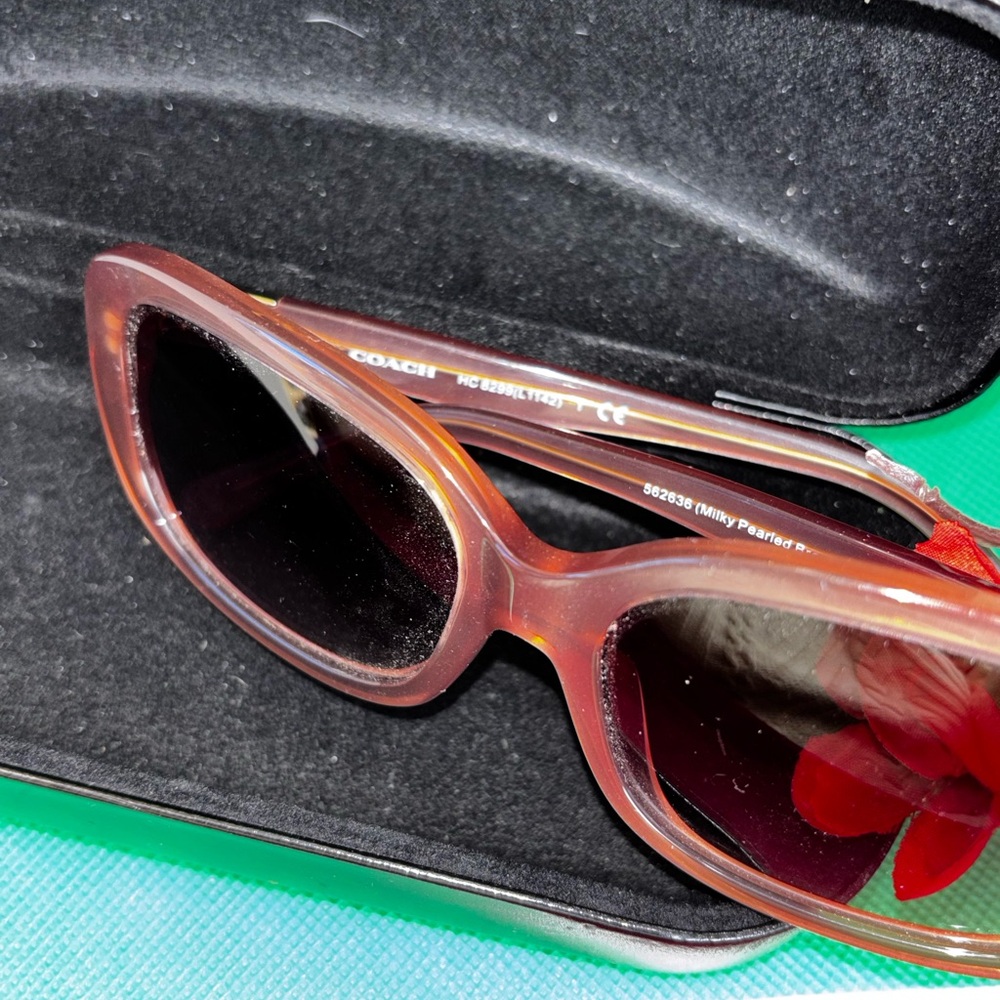 Coach Women's Rose-Tinted Sunglasses NWOT - Picture 2 of 4
